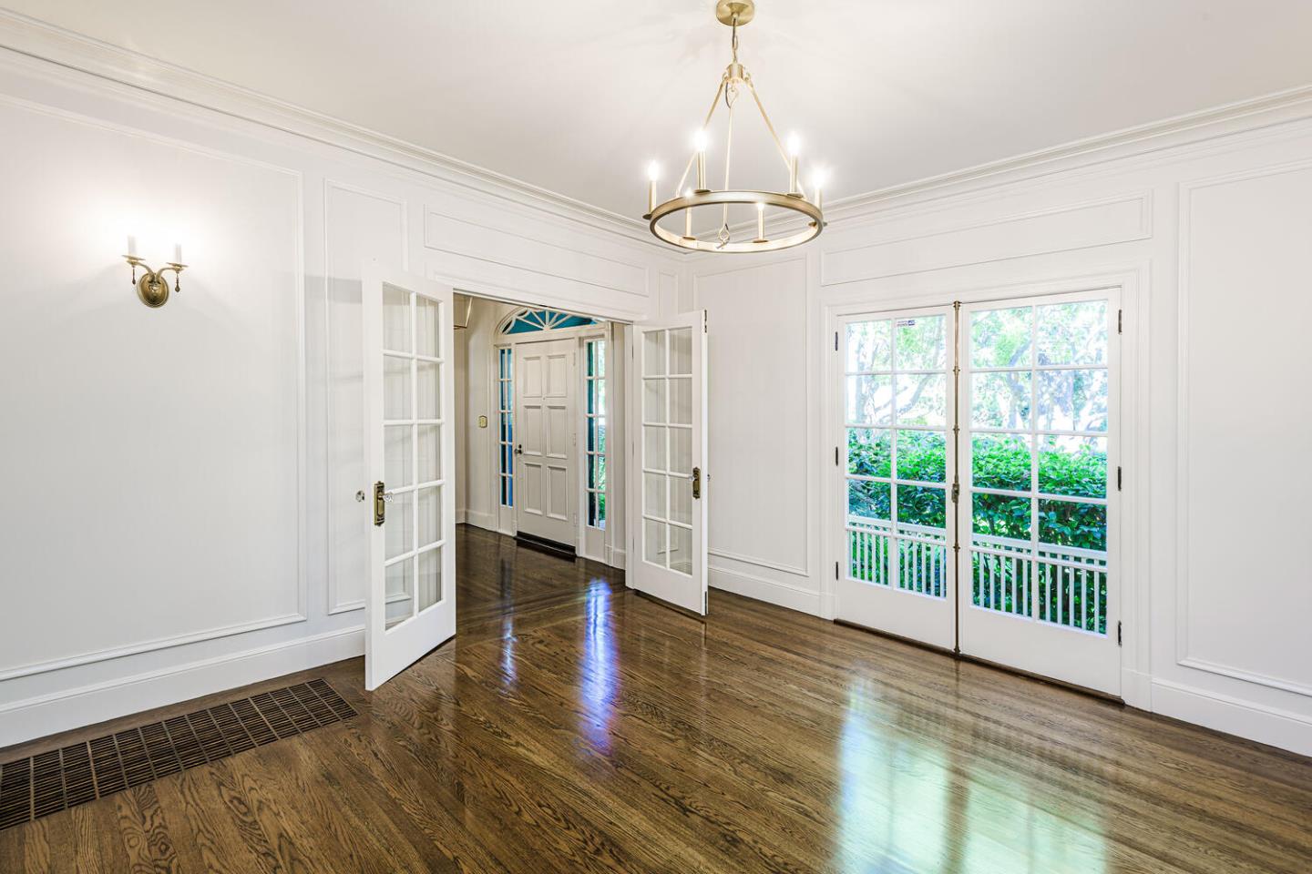 719 West Poplar Avenue