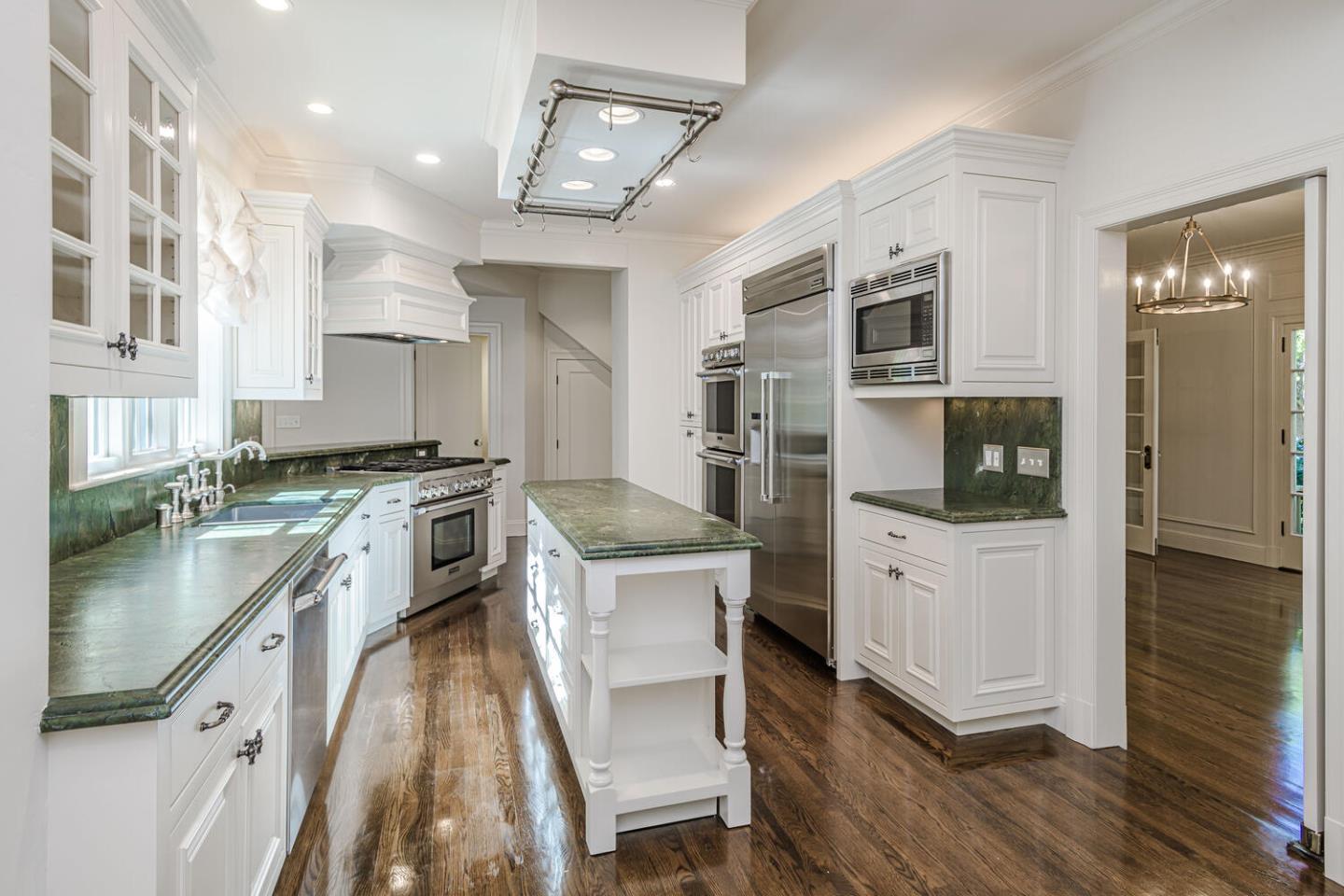 719 West Poplar Avenue