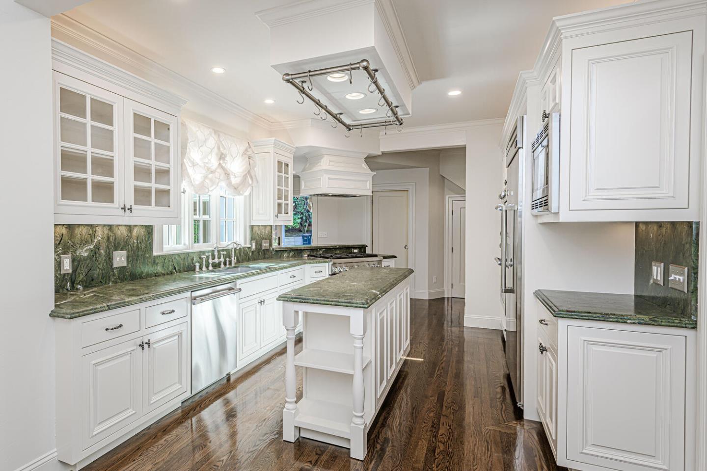 719 West Poplar Avenue