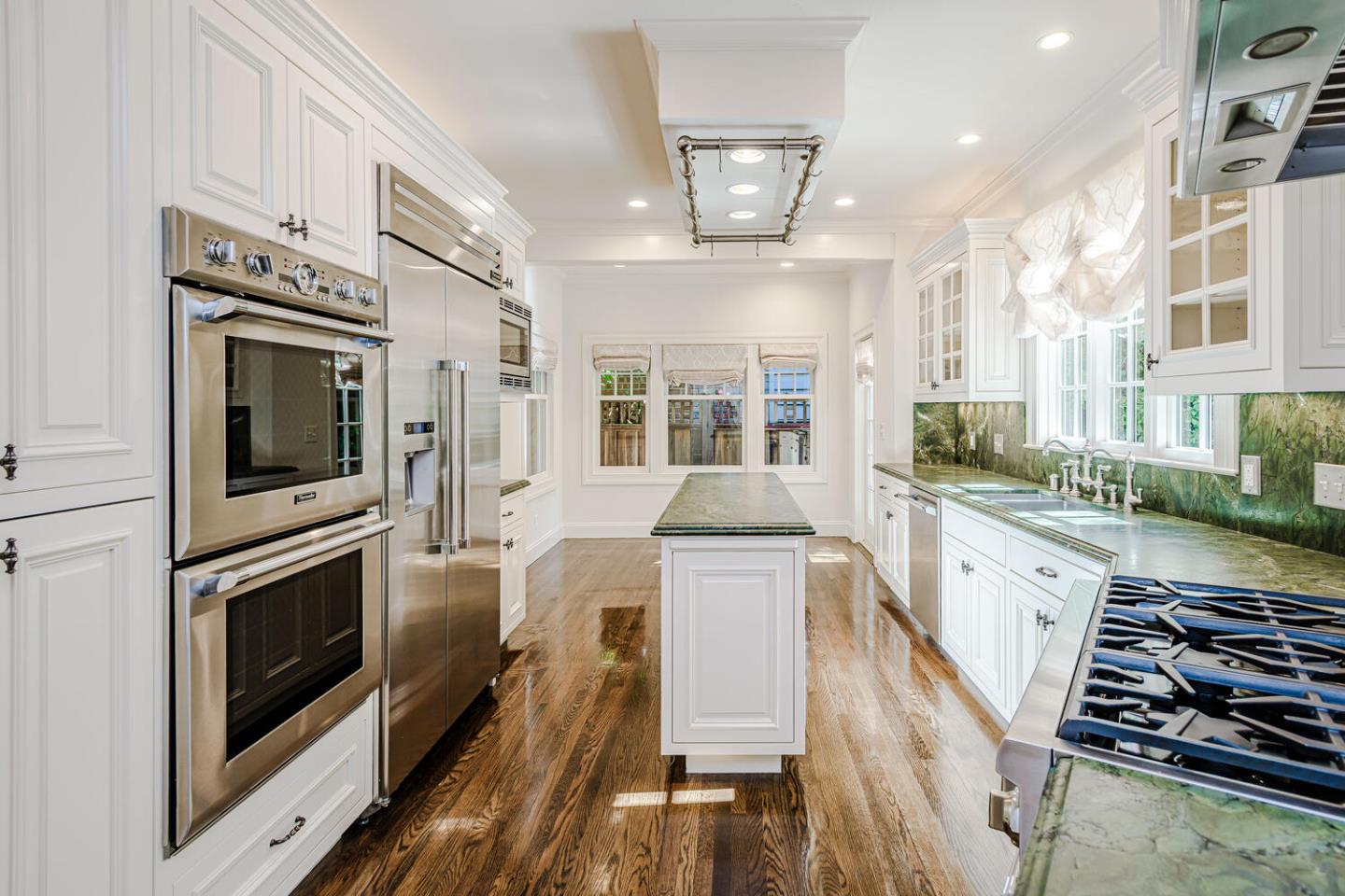 719 West Poplar Avenue