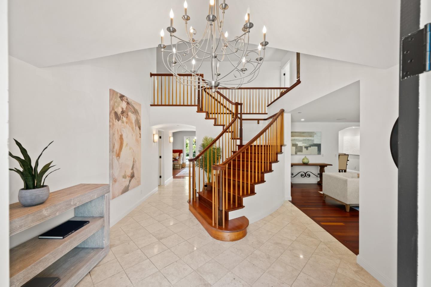 Sprawling Privacy Meets Elegant Living