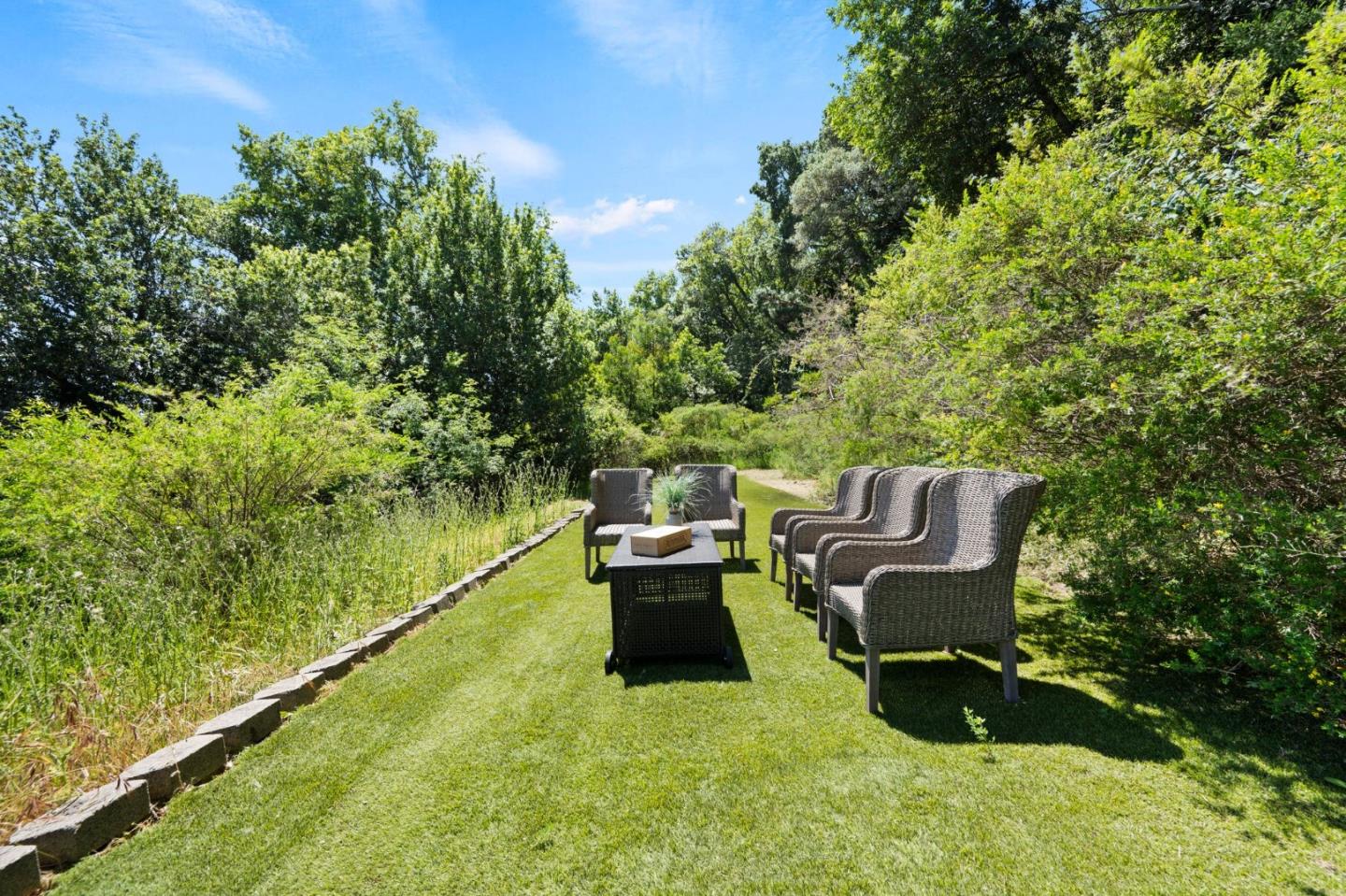 Sprawling Privacy Meets Elegant Living