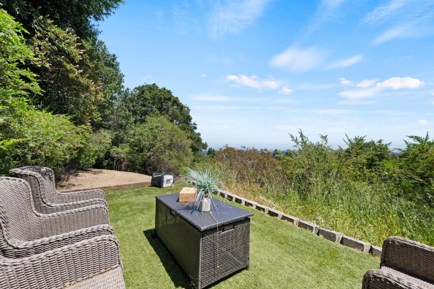 Sprawling Privacy Meets Elegant Living