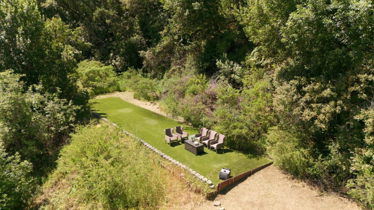Sprawling Privacy Meets Elegant Living