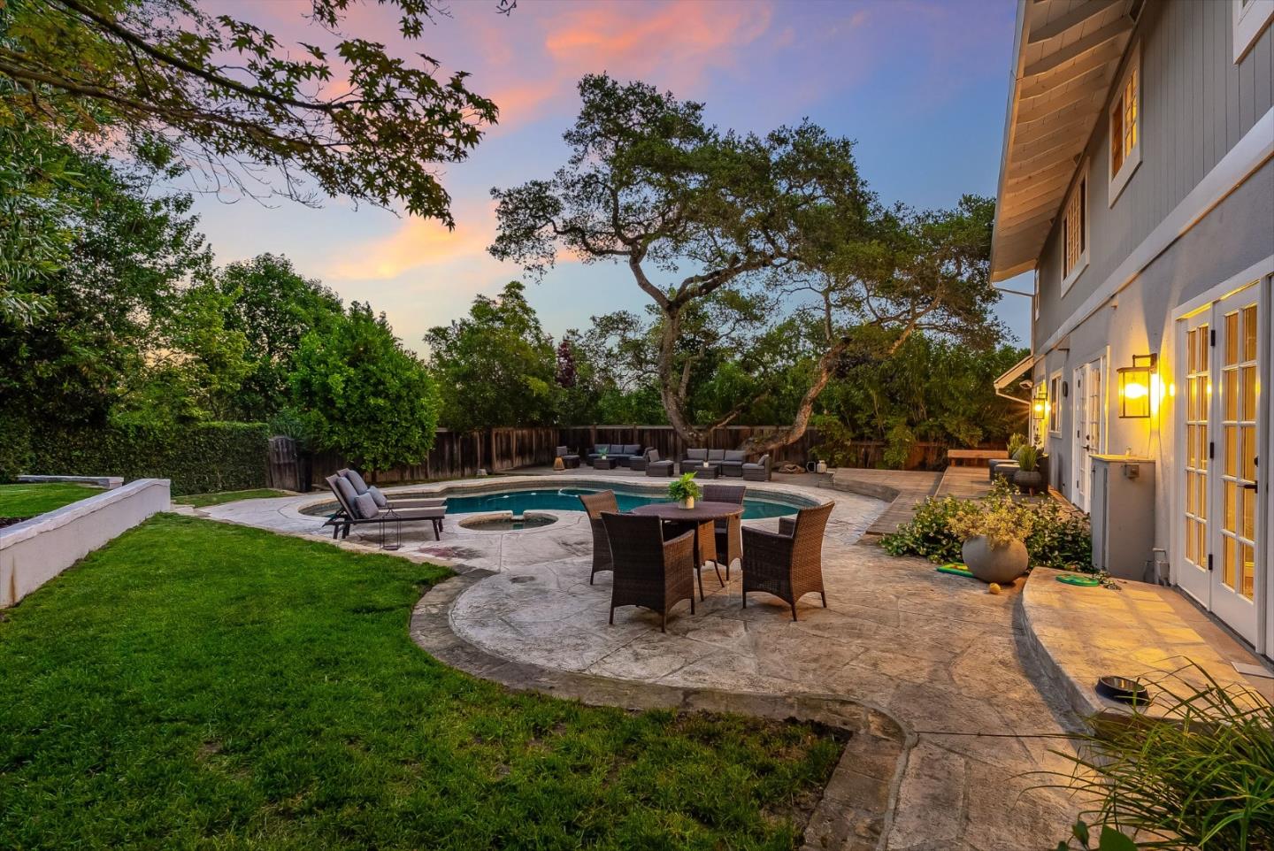 Sprawling Privacy Meets Elegant Living