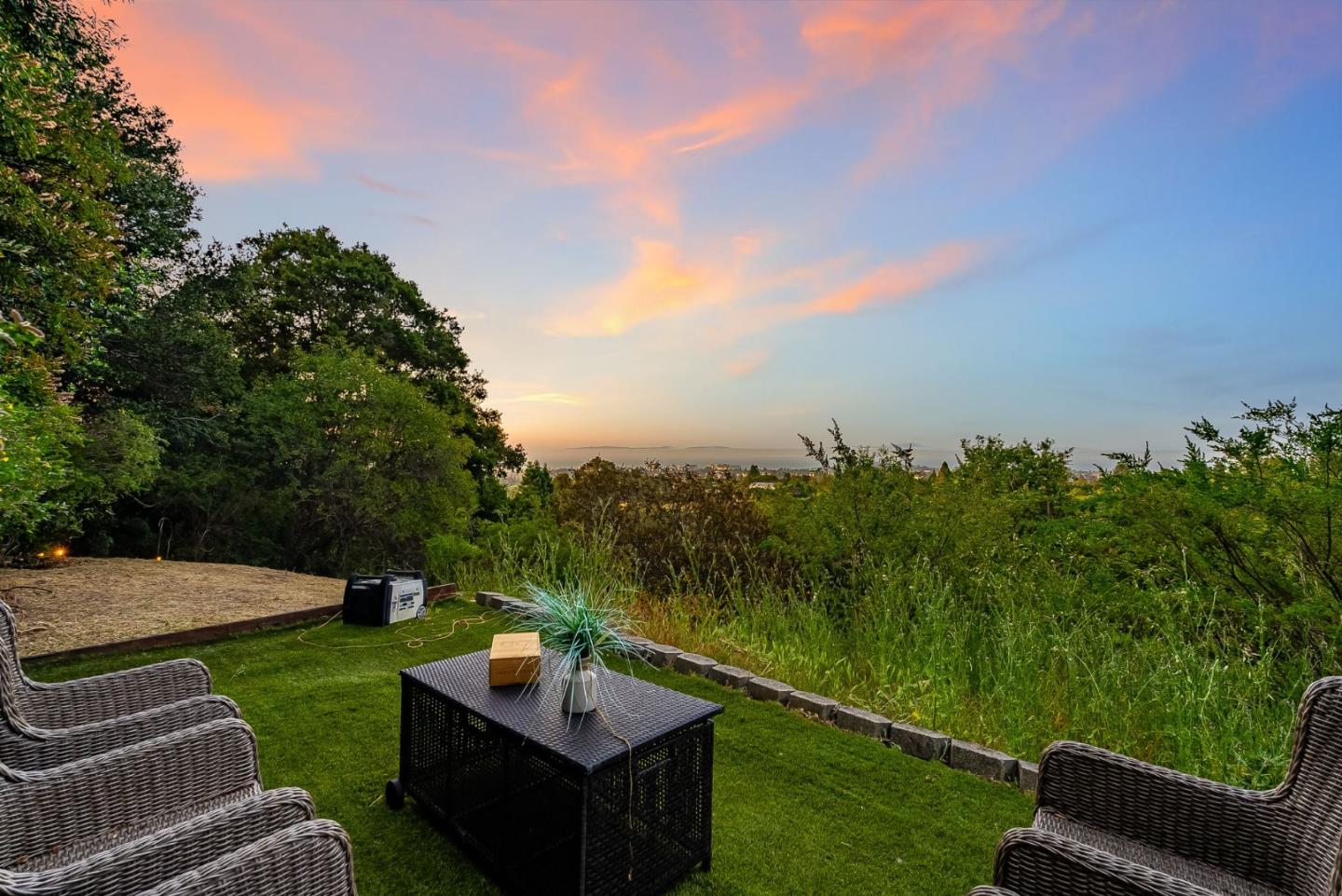 Sprawling Privacy Meets Elegant Living