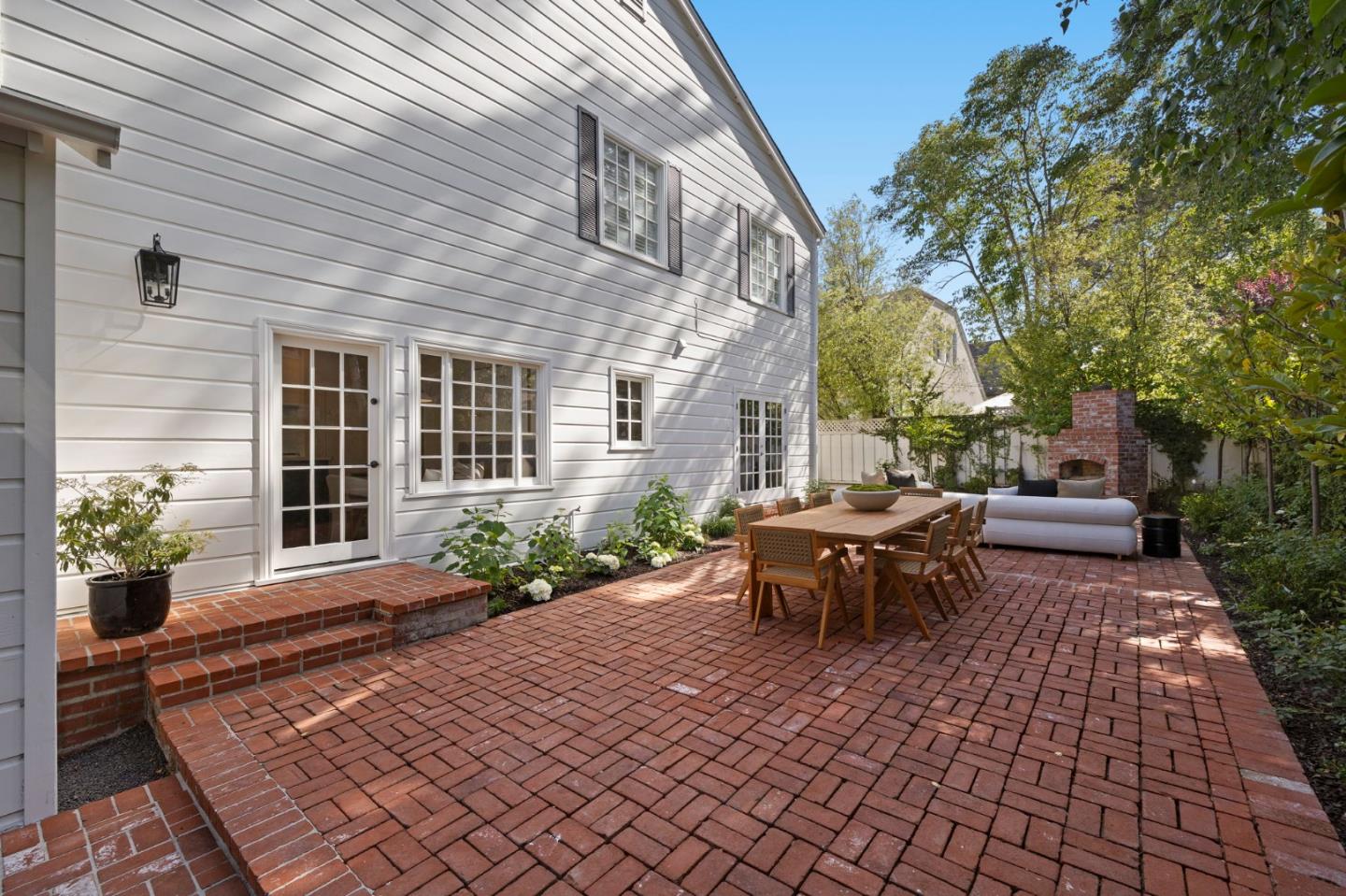 420 W Poplar AVE