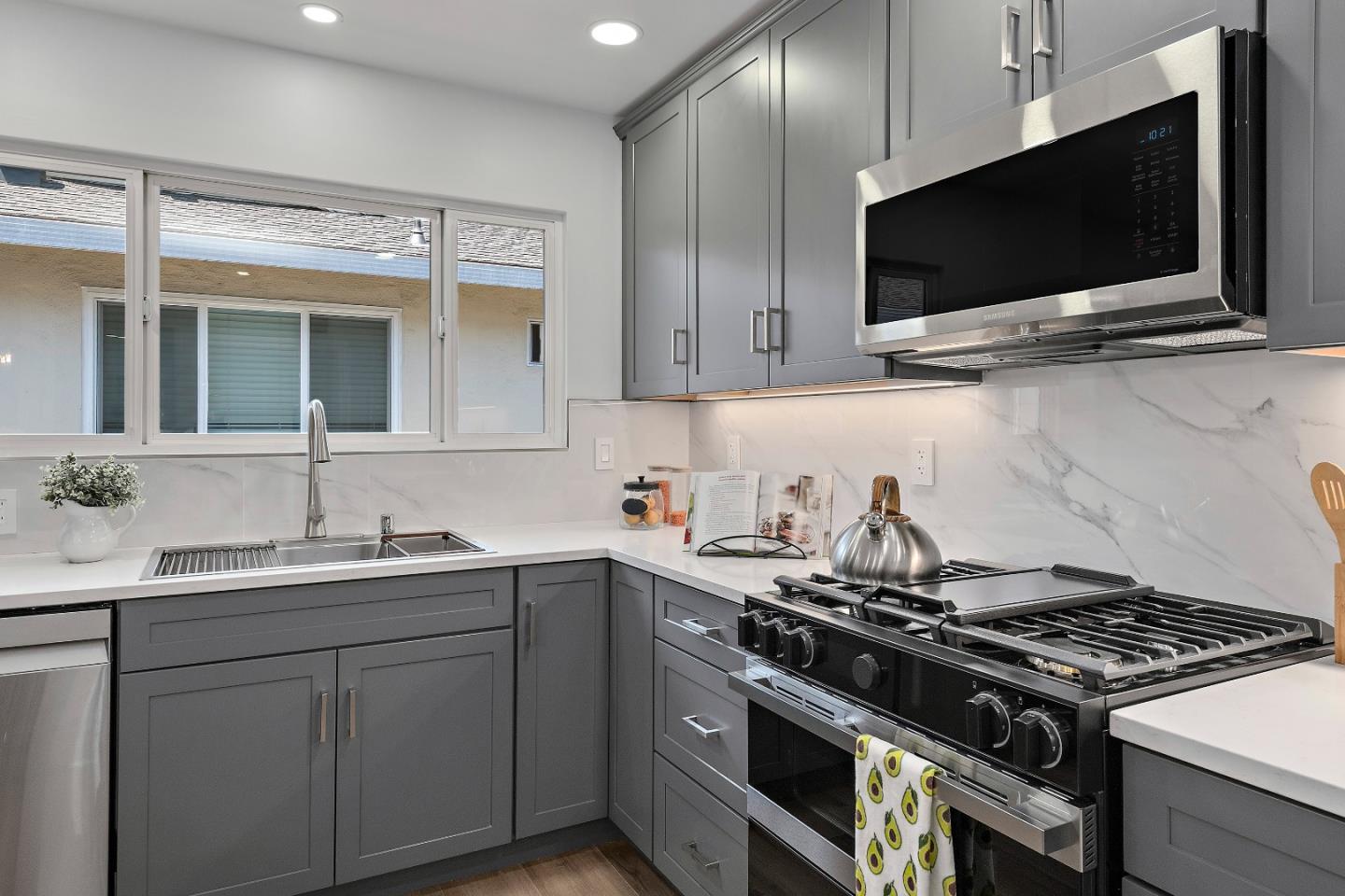 1203 Annapolis DR