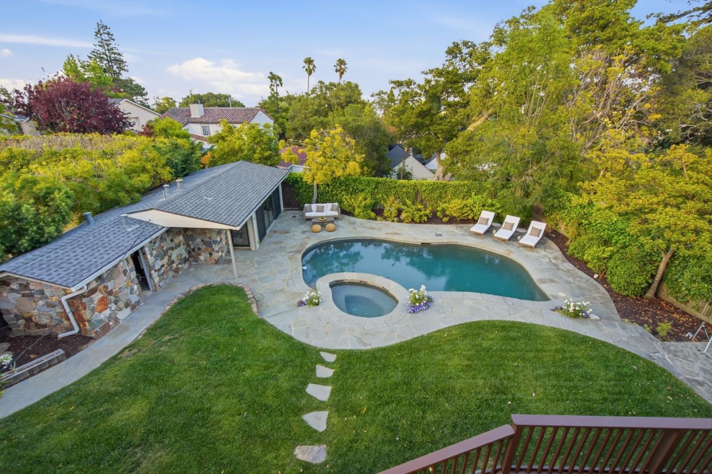 109 Alturas DR