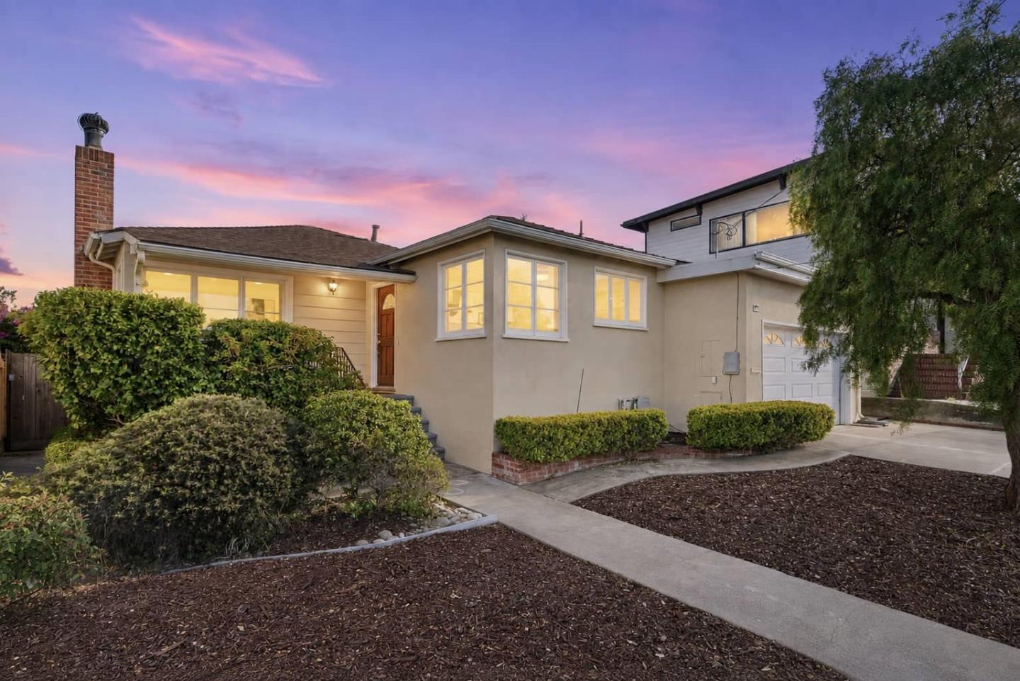371 Paramount DR