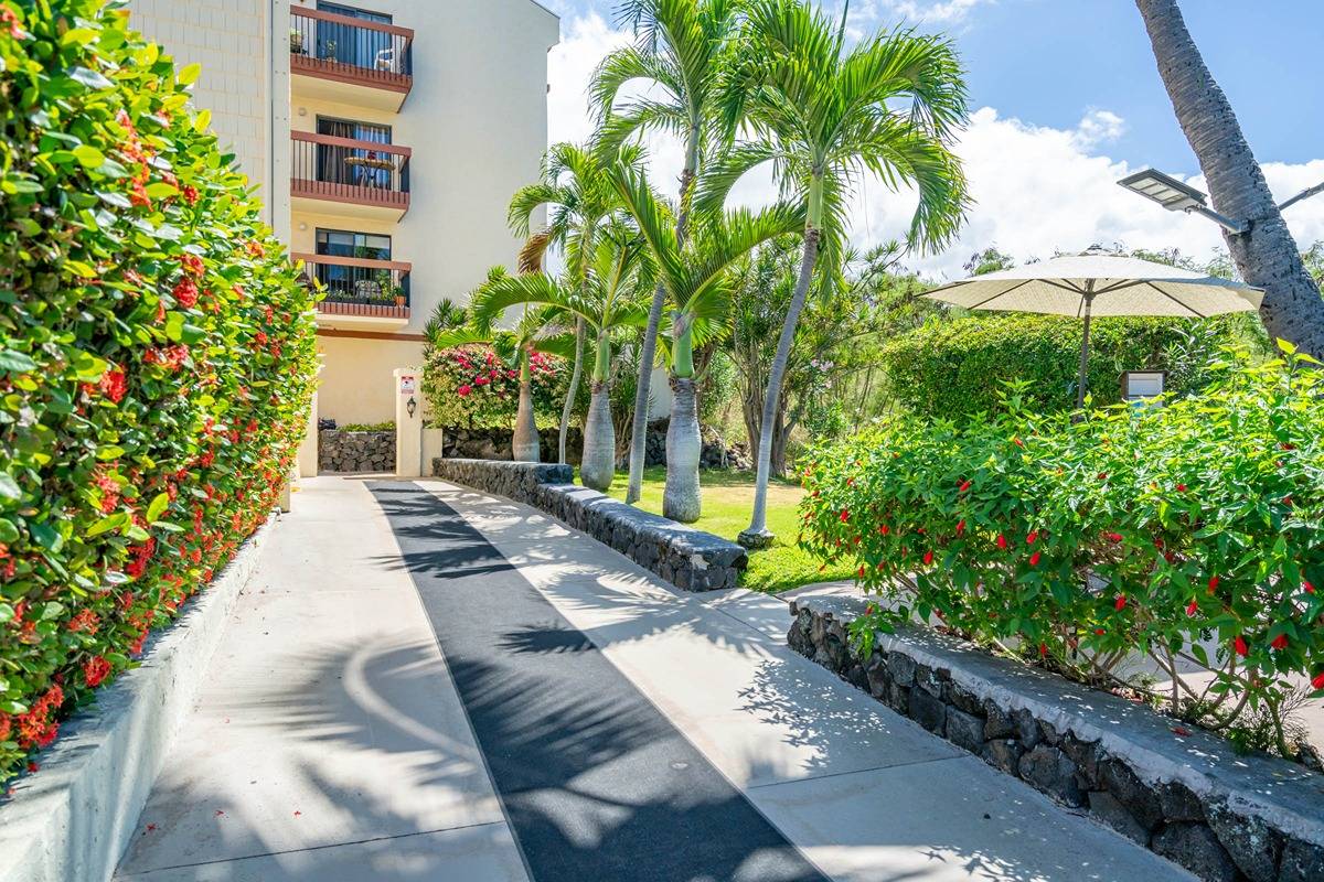 75-5863 KUAKINI HIGHWAY 222