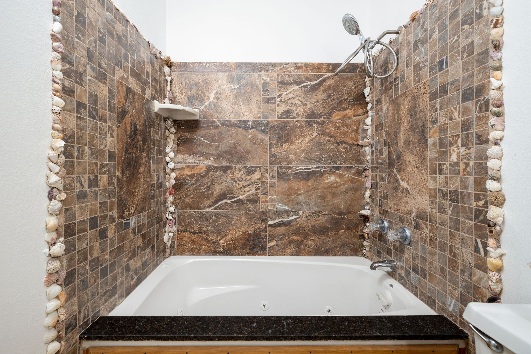 68-3831 LUA KULA ST E203