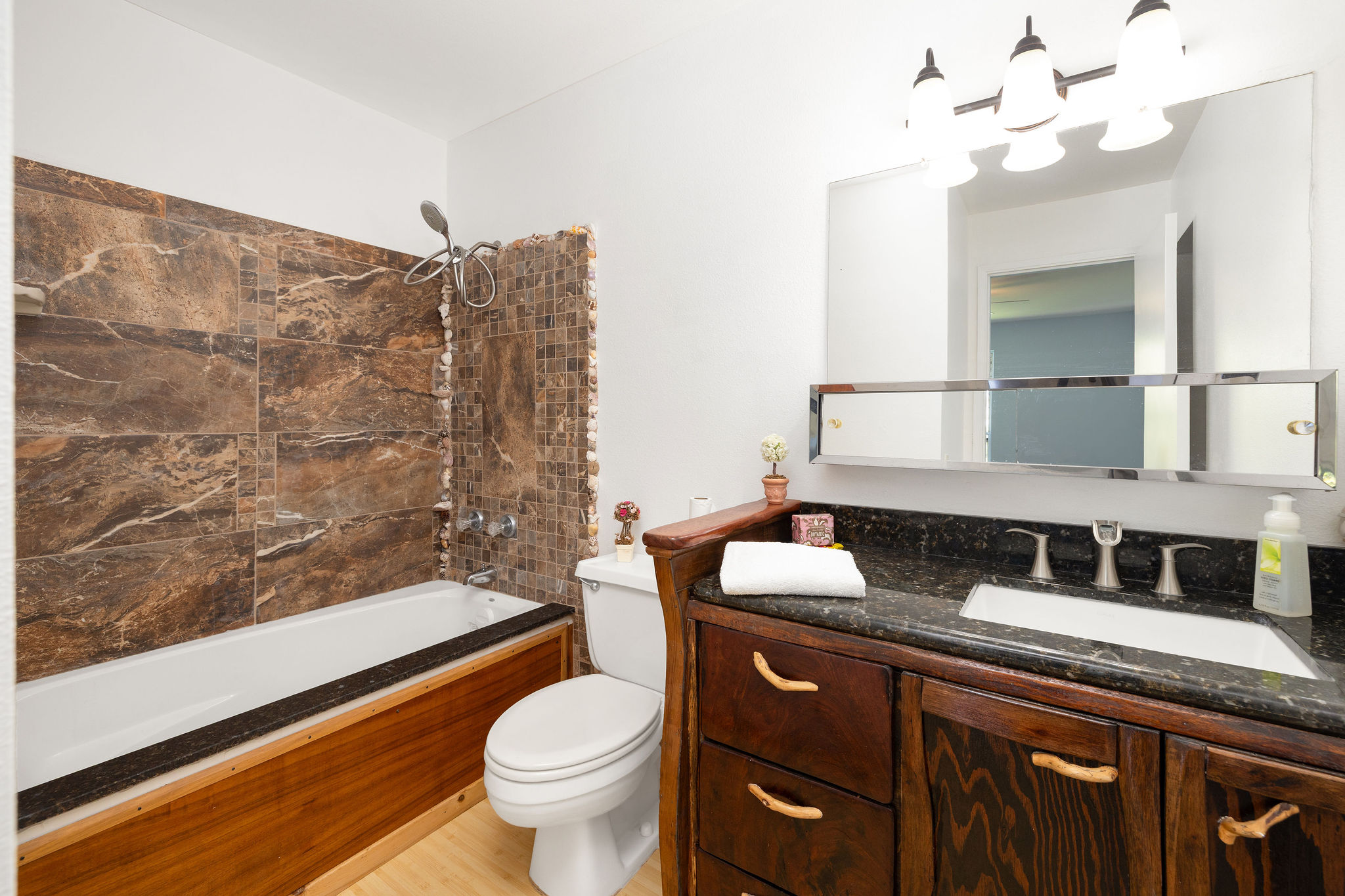 68-3831 LUA KULA ST E203