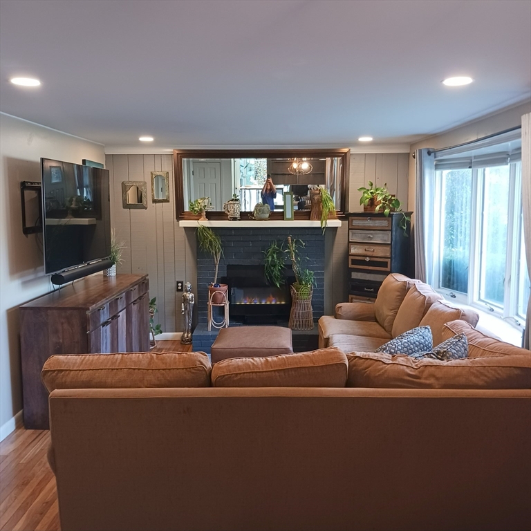 14 Maple St