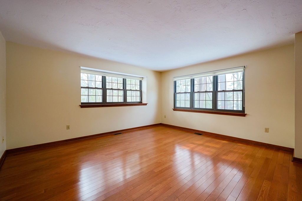 2 Victoria Dr # 1