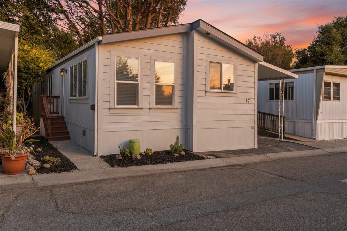 3060 Porter Street Unit: 27