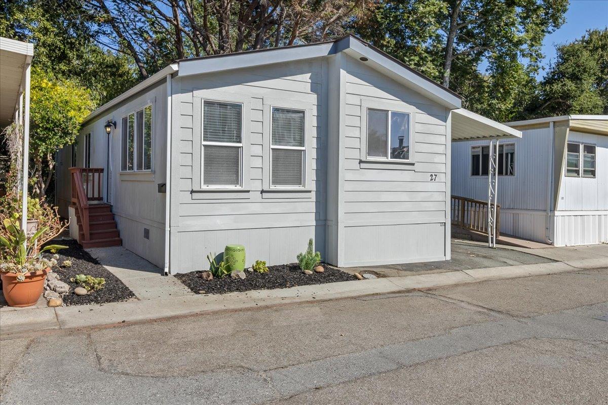 3060 Porter Street Unit: 27