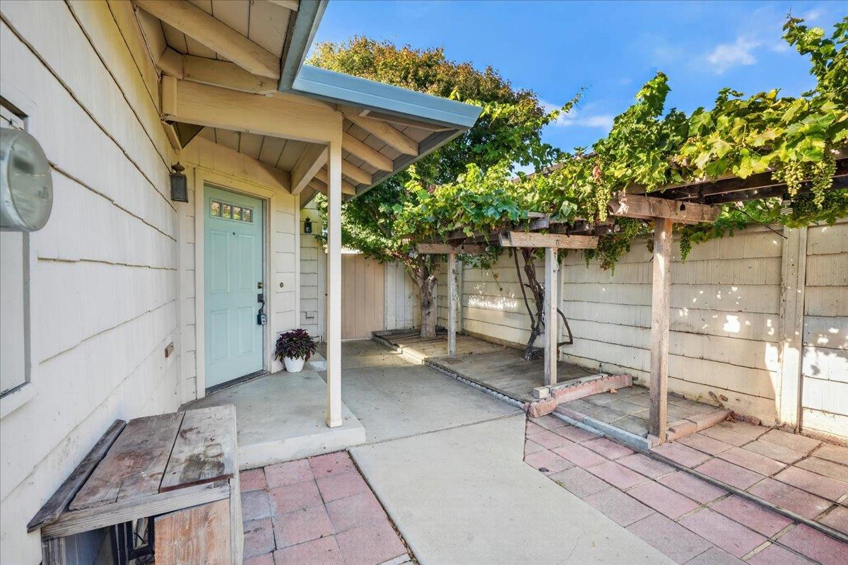 232 W Alvin DR