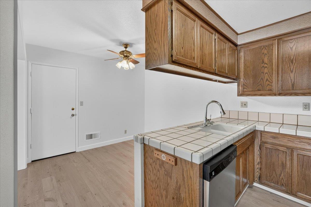 232 W Alvin DR