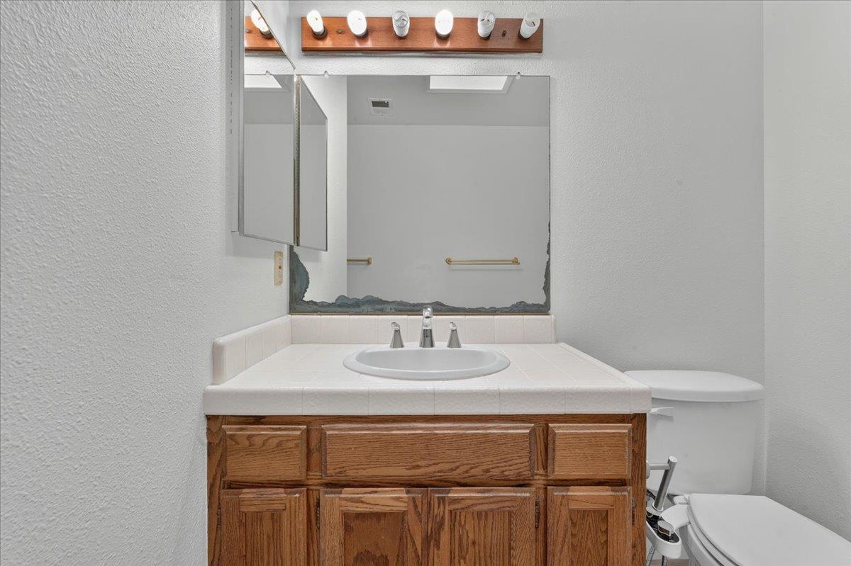 232 W Alvin DR
