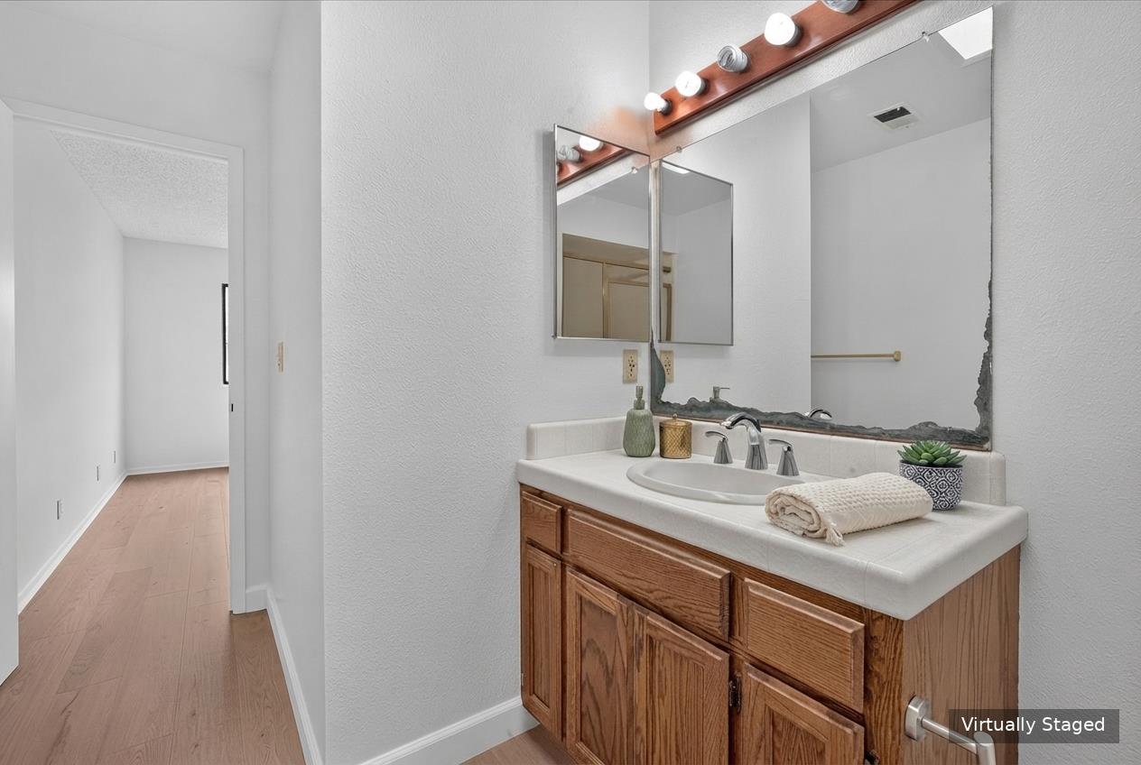 232 W Alvin DR
