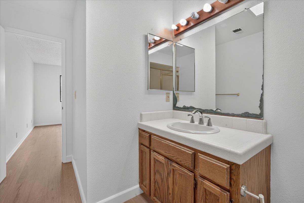 232 W Alvin DR