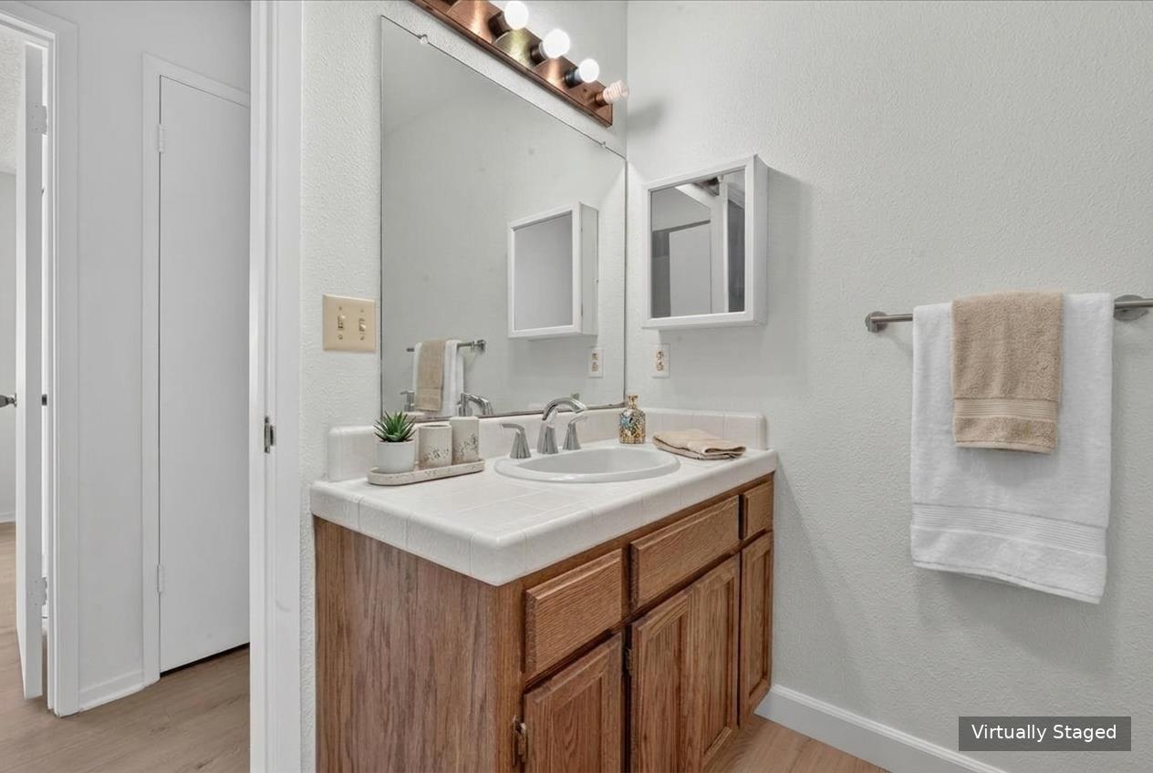 232 W Alvin DR