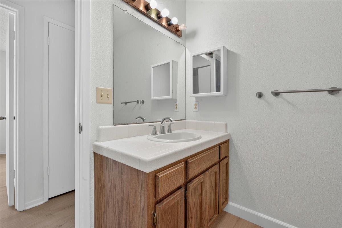 232 W Alvin DR