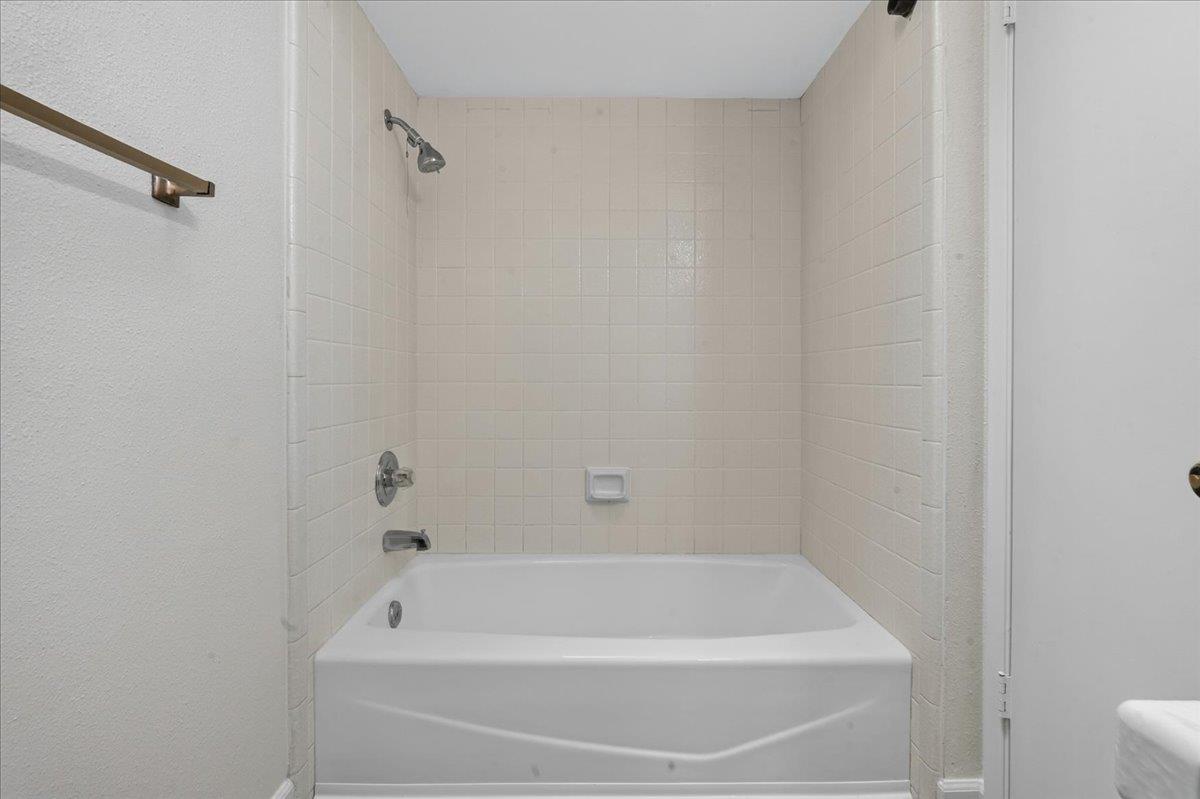 232 W Alvin DR