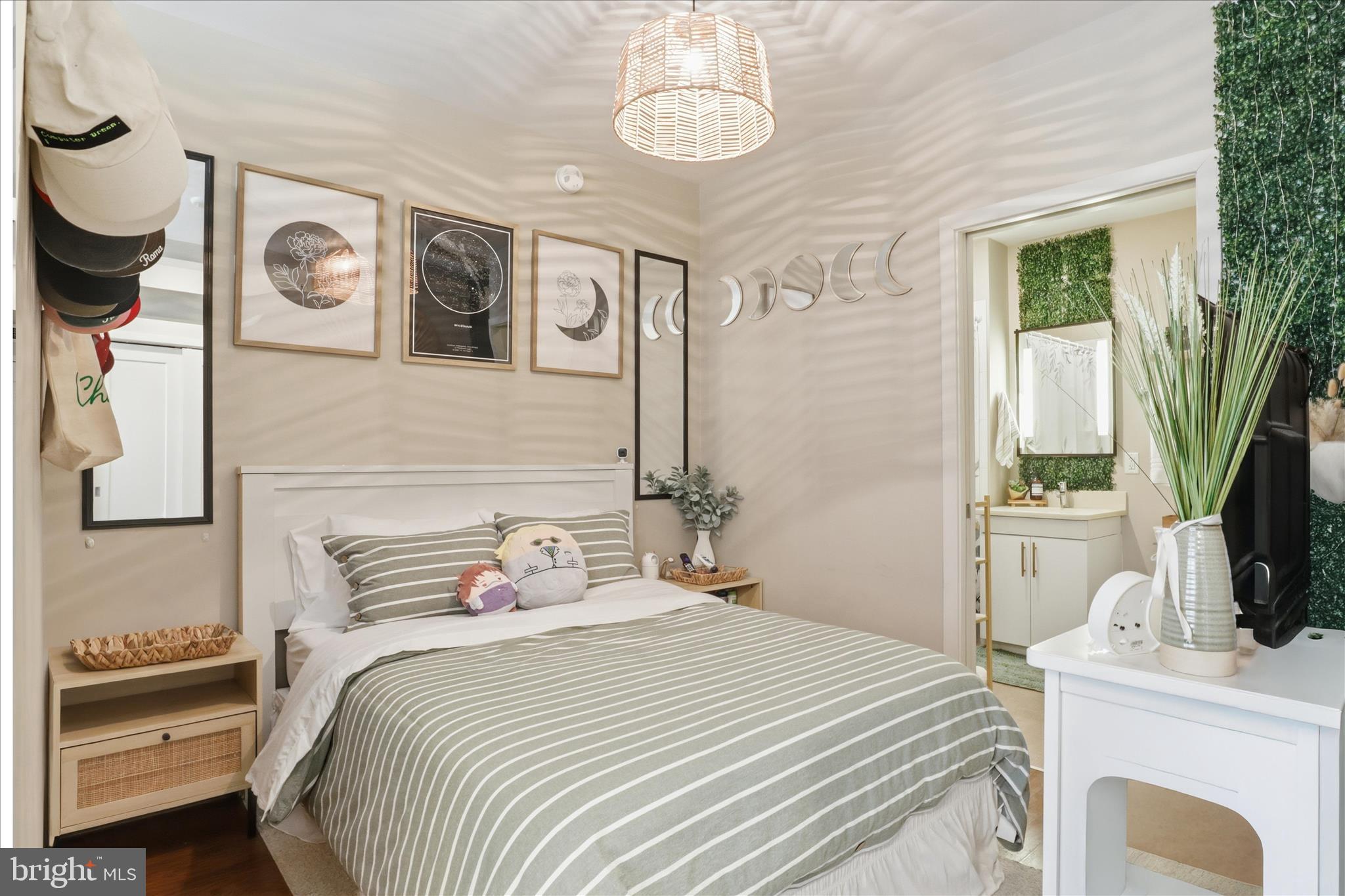 1320 FENWICK LANE 805