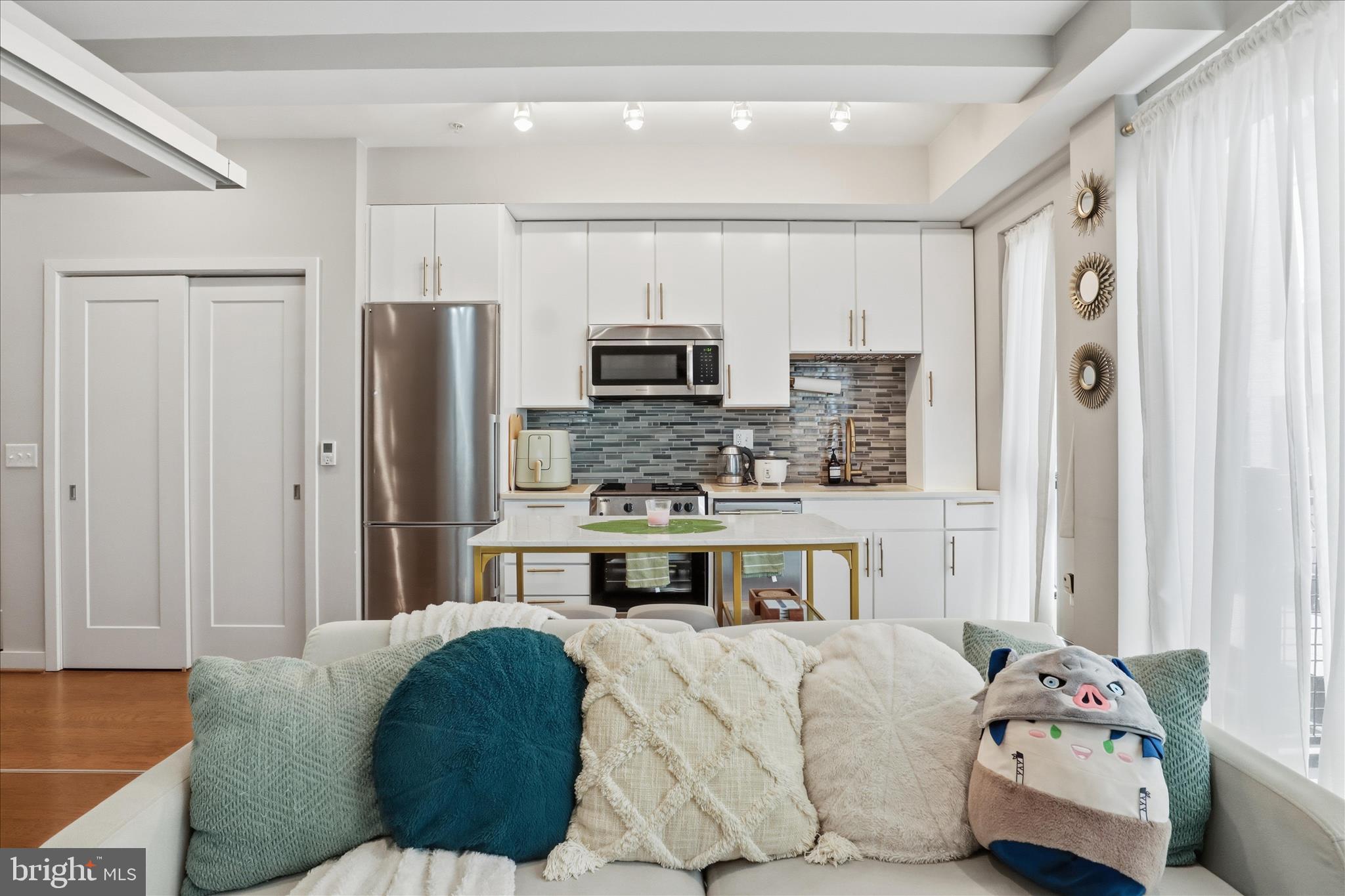 1320 FENWICK LANE 805