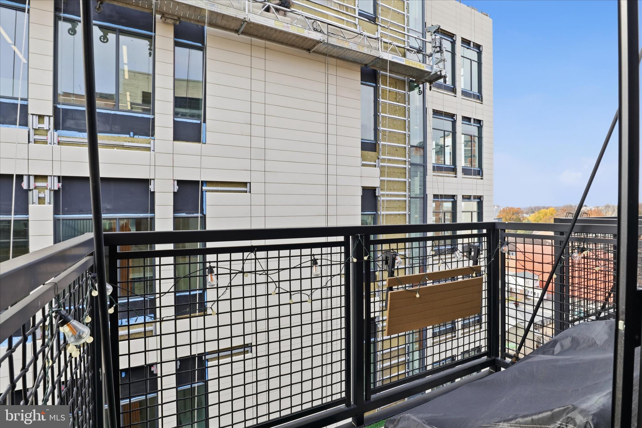 1320 FENWICK LANE 805