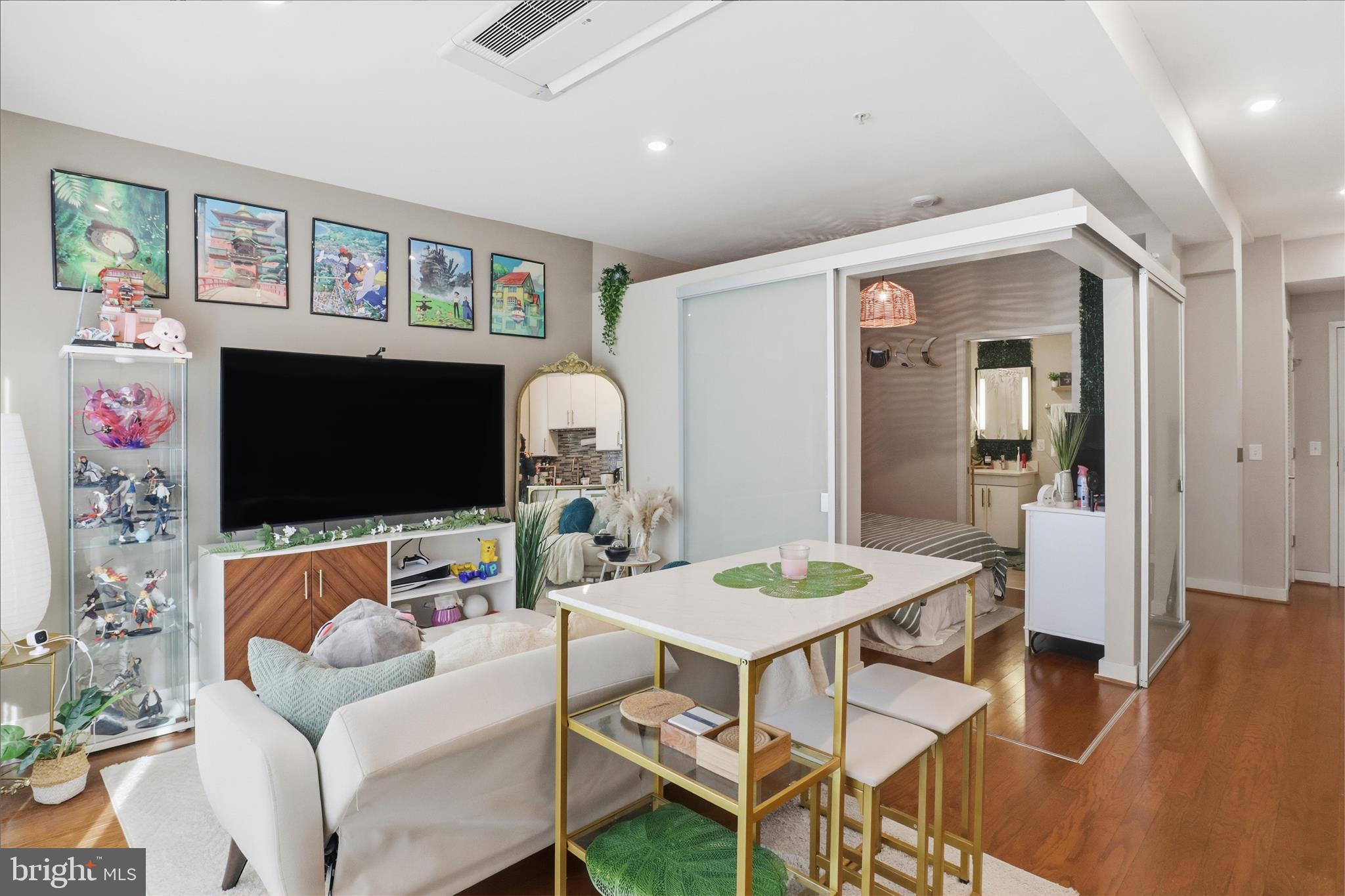 1320 FENWICK LANE 805