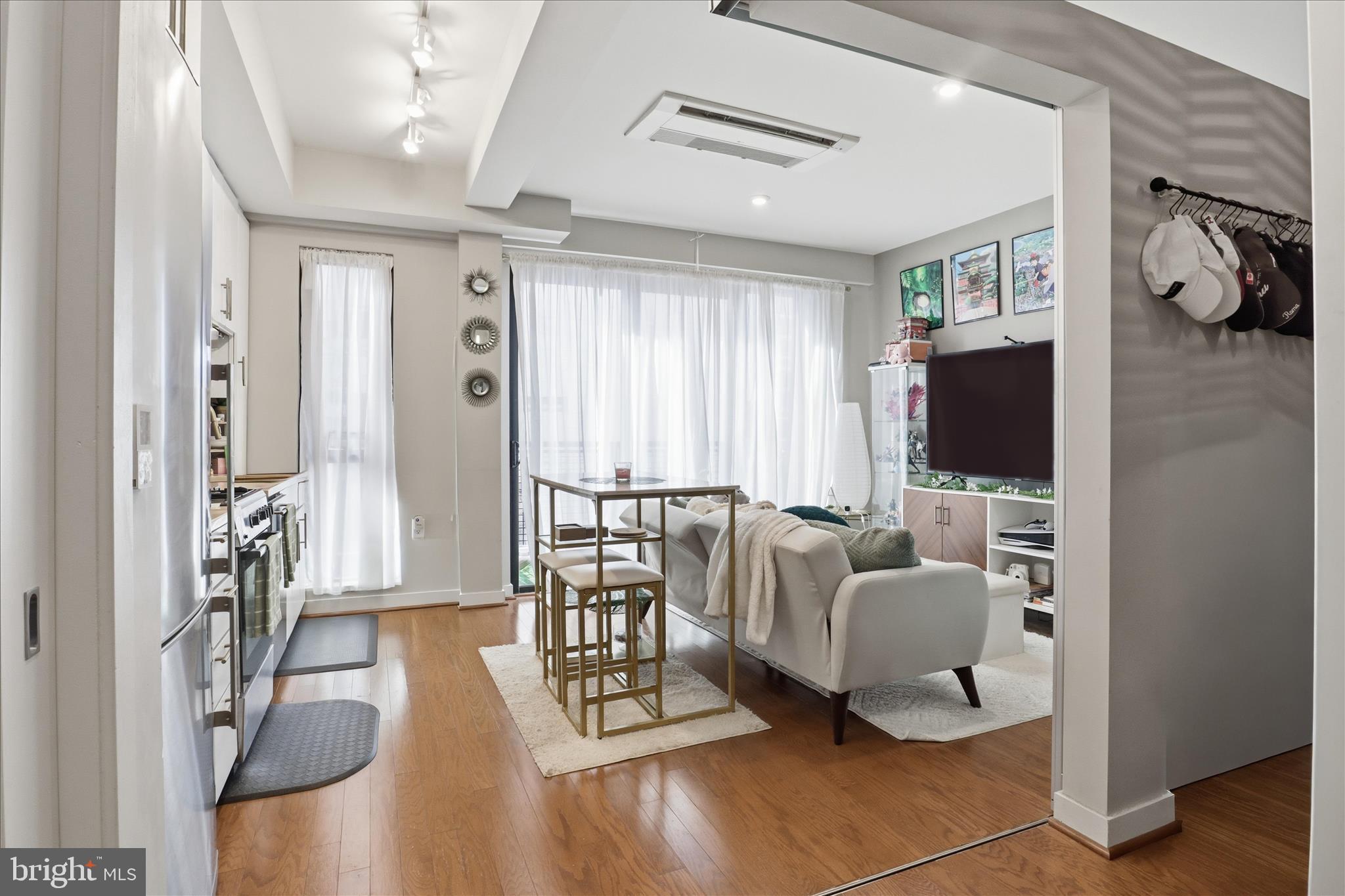 1320 FENWICK LANE 805