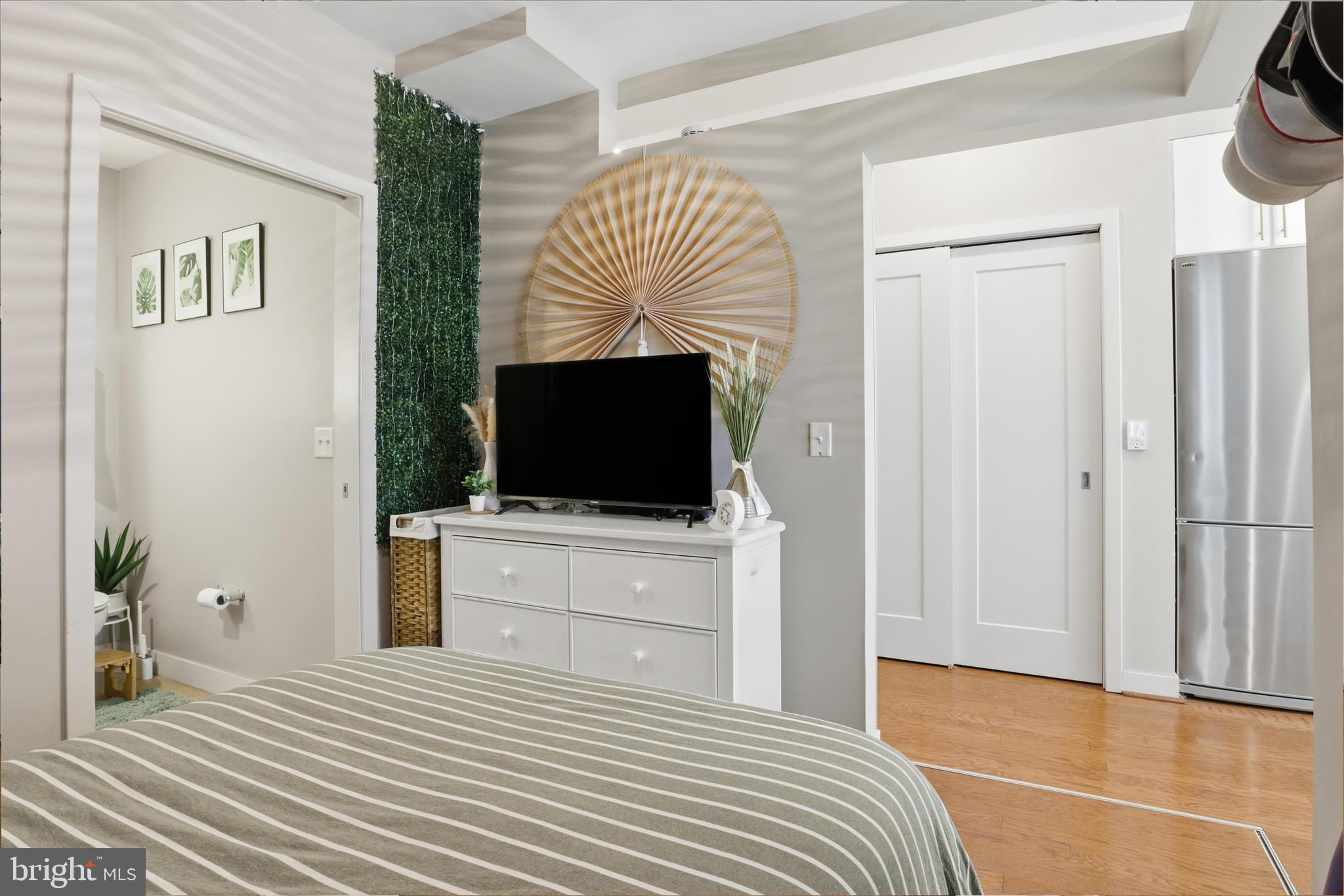 1320 FENWICK LANE 805