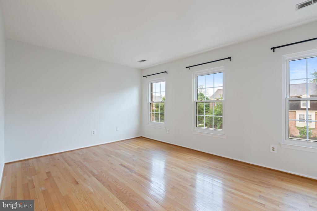 711 IVY LEAGUE LANE Unit: 22-130
