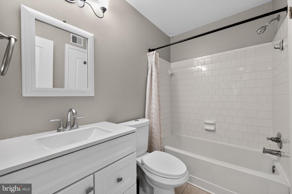 20220 SHIPLEY TERRACE Unit: 102