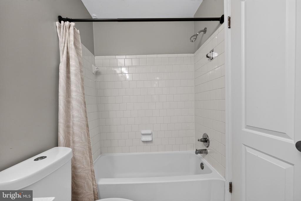 20220 SHIPLEY TERRACE Unit: 102