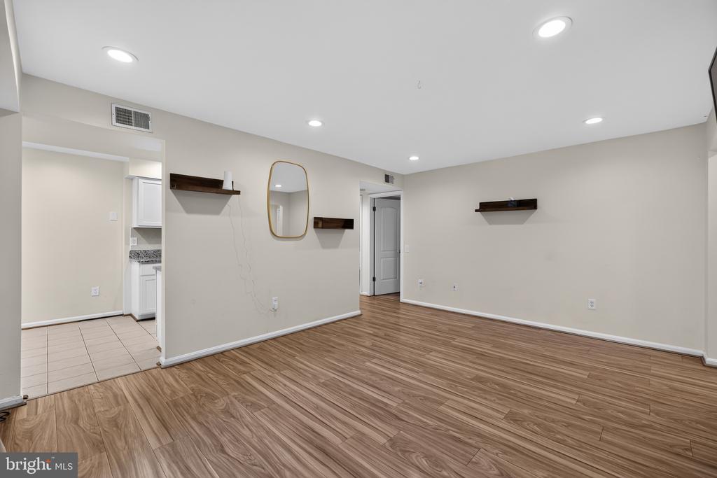 20220 SHIPLEY TERRACE Unit: 102