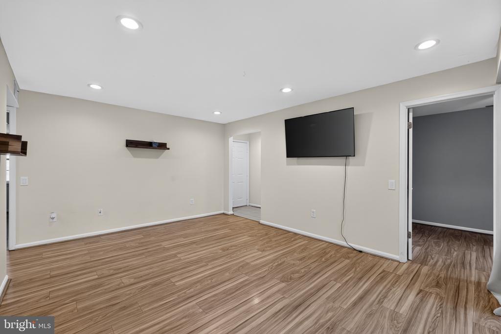 20220 SHIPLEY TERRACE Unit: 102