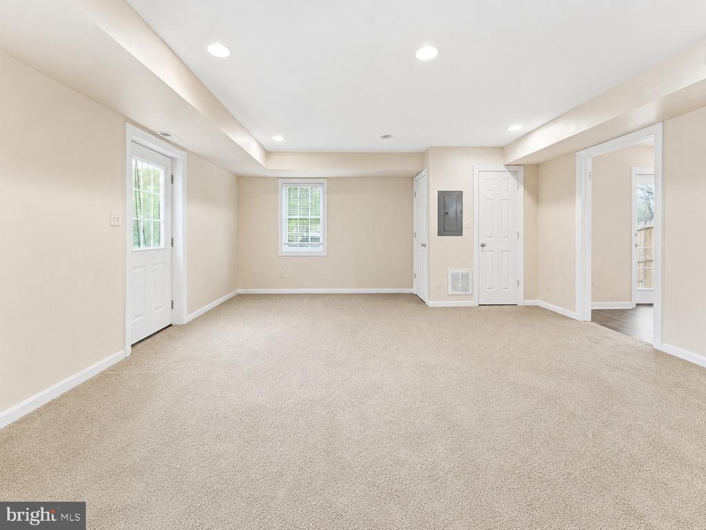 3608 N RED OAK LANE