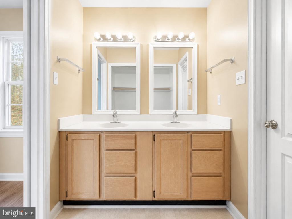 3608 N RED OAK LANE