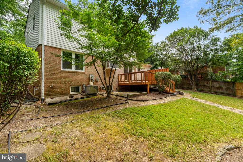 6802 REYNARD DR