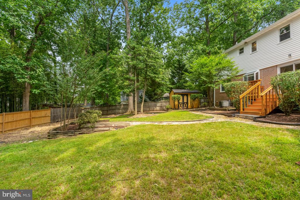 6802 REYNARD DR