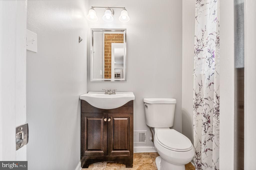 6802 REYNARD DR