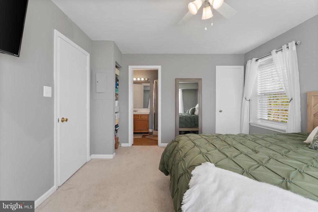 6911 VICTORIA DR