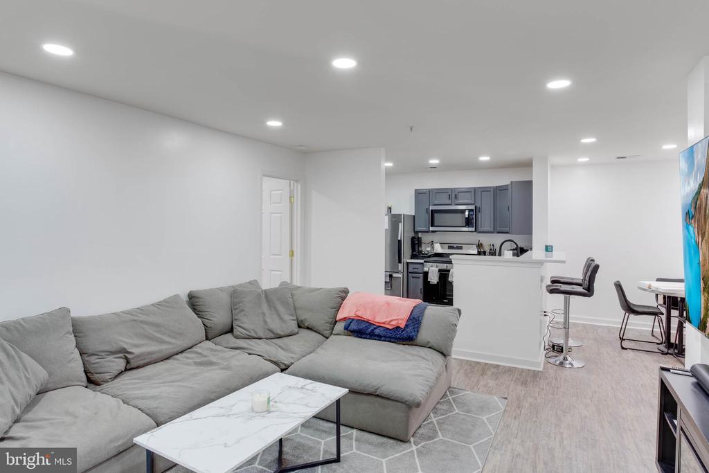 1049 GARDENVIEW LOOP #201