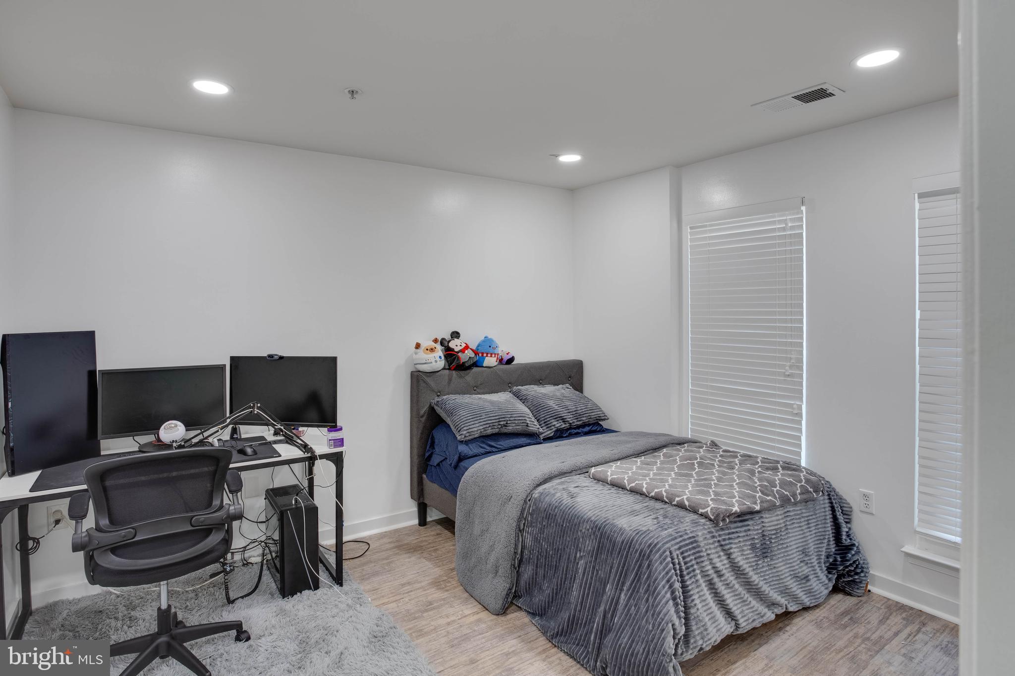 1049 GARDENVIEW LOOP #201
