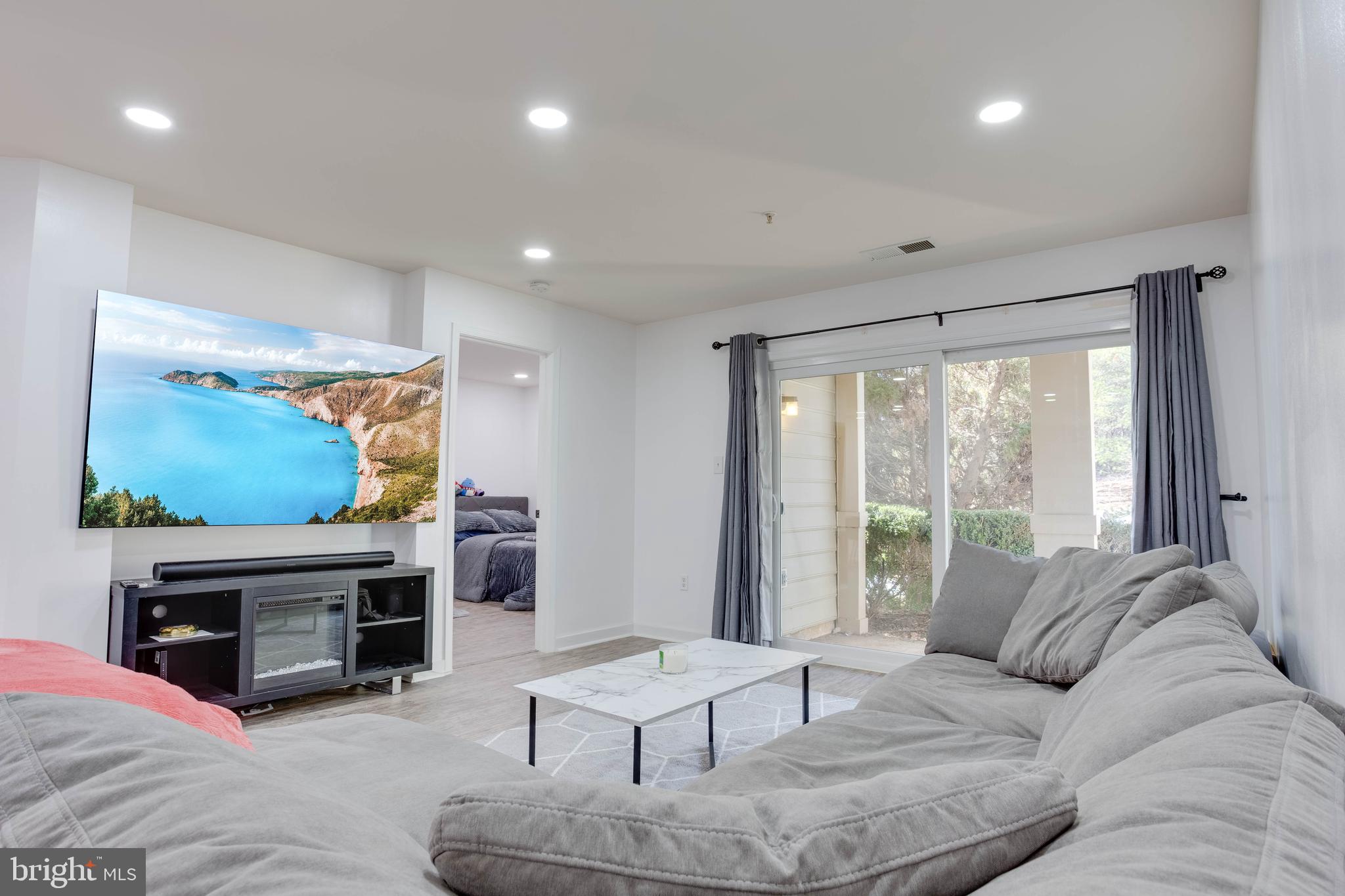 1049 GARDENVIEW LOOP #201