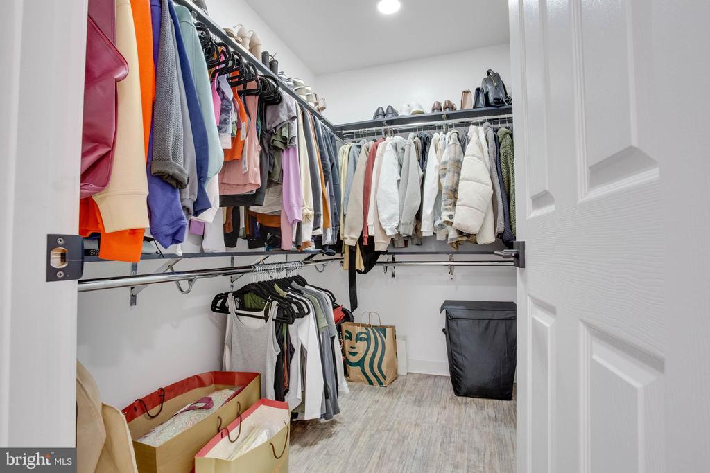 1049 GARDENVIEW LOOP #201